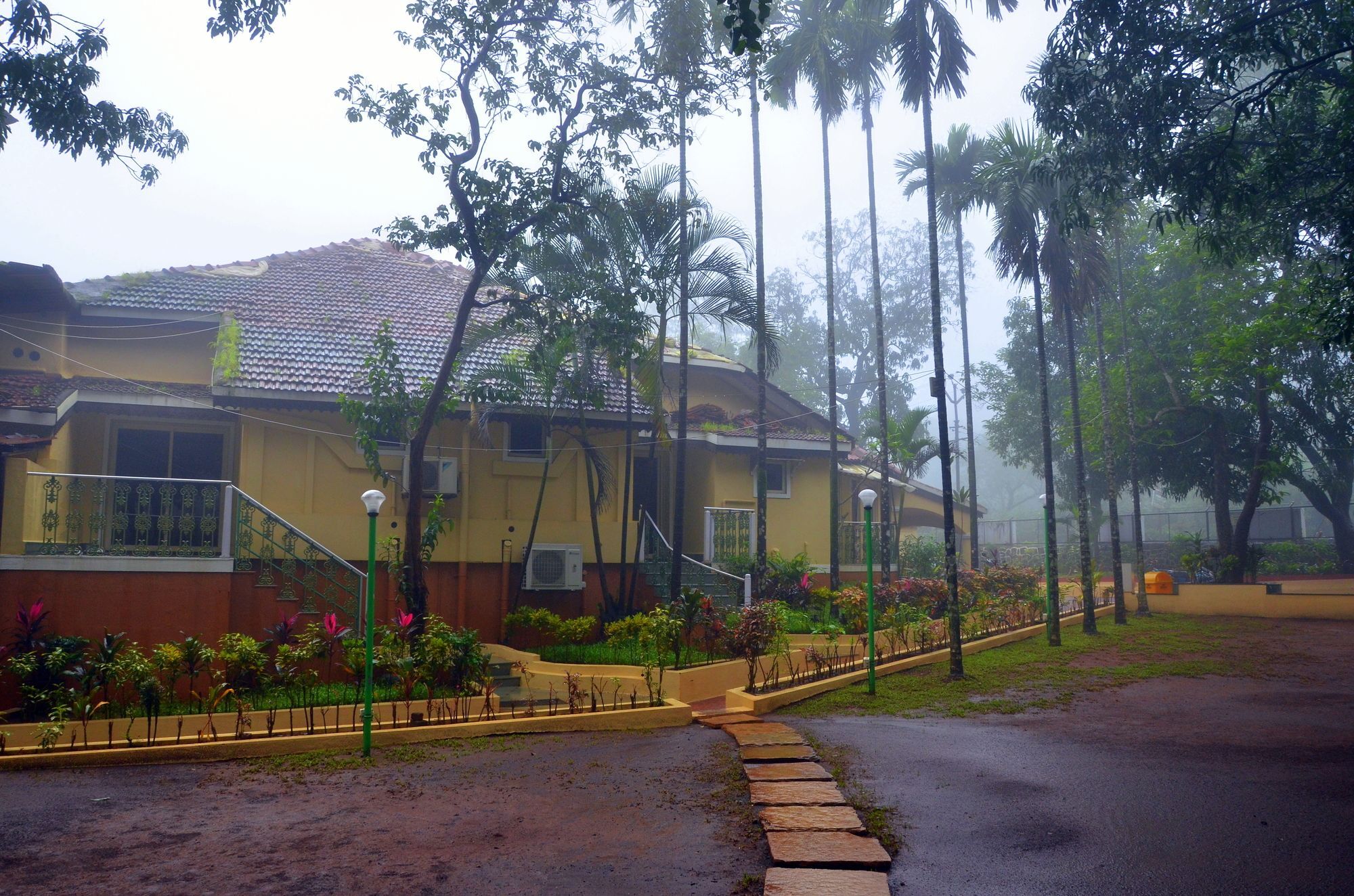 Zaras Resort Lonavala Buitenkant foto