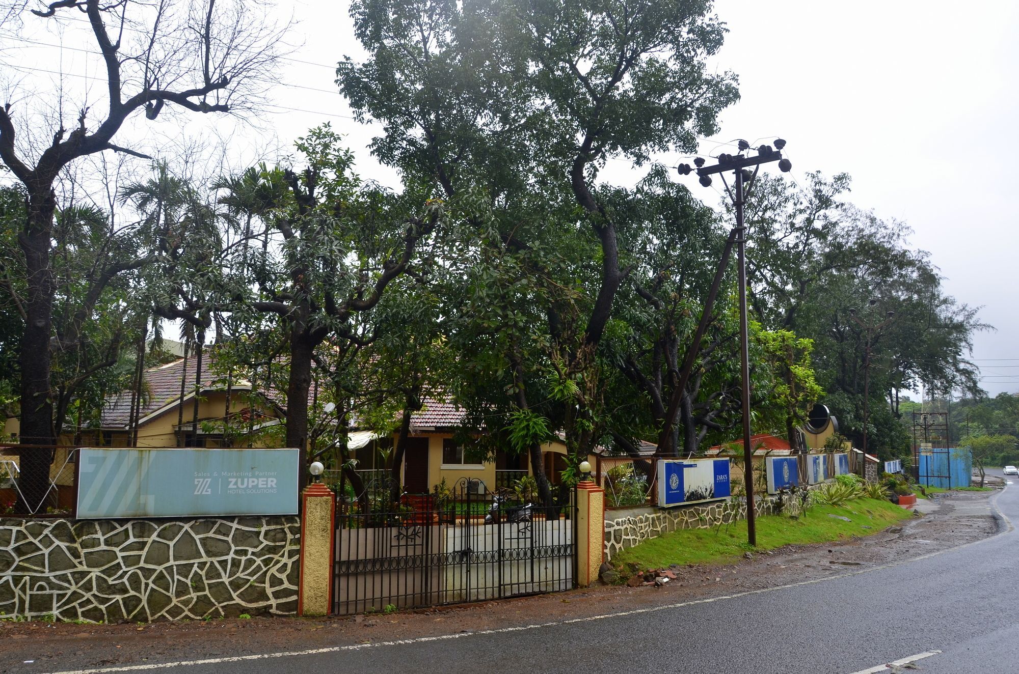 Zaras Resort Lonavala Buitenkant foto